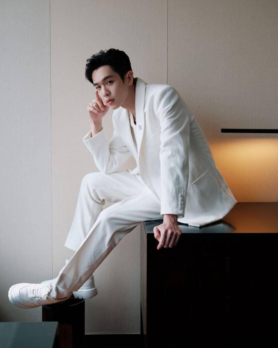 Zhang Ruoyun (weibo.com/张若昀STUDIO)