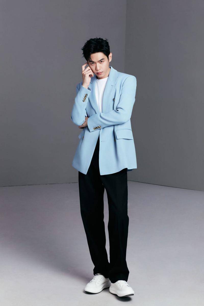 Zhang Ruoyun (weibo.com/张若昀STUDIO)