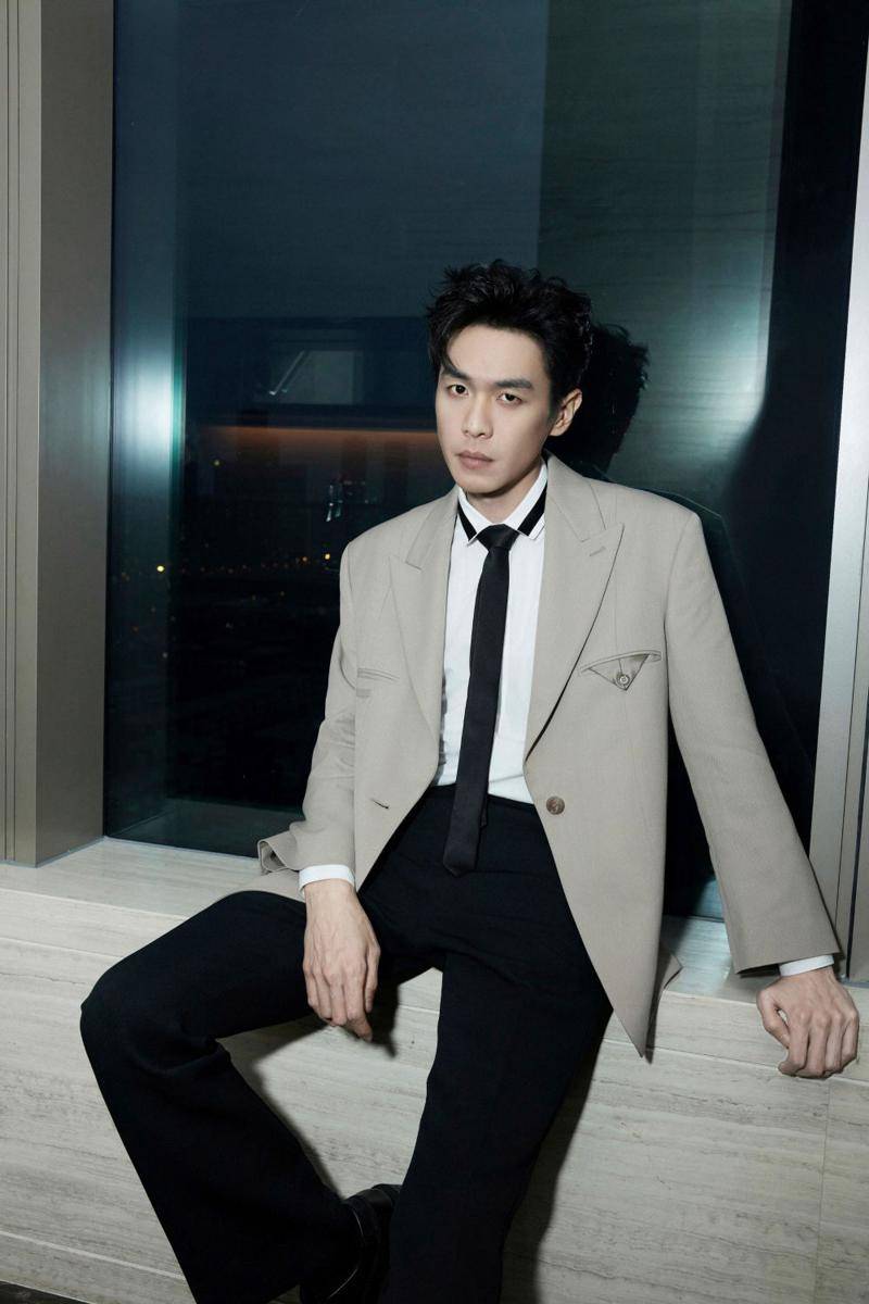 Zhang Ruoyun (weibo.com/张若昀STUDIO)