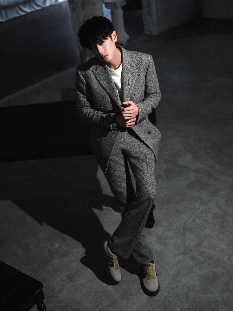 Zhang Ruoyun (weibo.com/张若昀STUDIO)