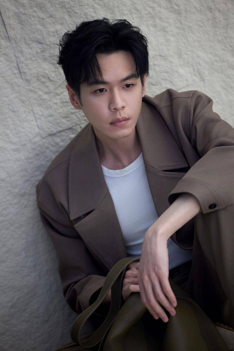 Zhang Ruoyun (weibo.com/张若昀STUDIO)