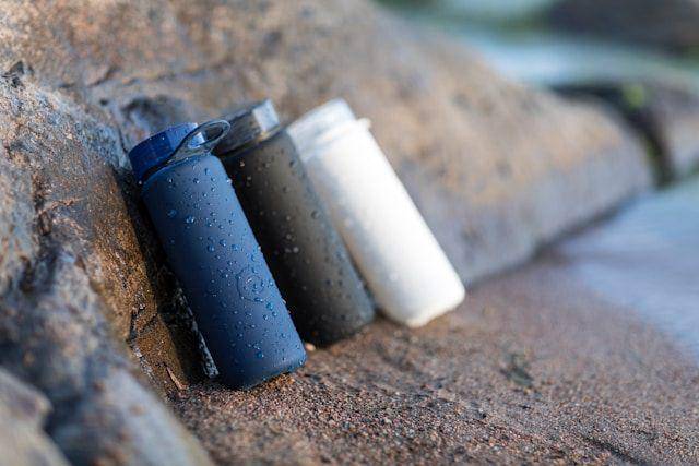 ilustrasi botol yang basah (unsplash.com/Bluewater Sweden)