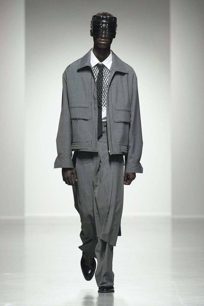 Feng Chen Wang S/S '25 di Paris Fashion Week Menswear 2024 (instagram.com/fengchenwang)