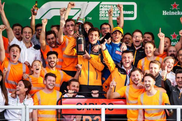 Podium pertama Carlos Sainz Jr. di posisi ke tiga (formula1.com)