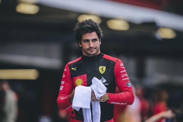 Entah Jadi Pindah ke Mana, 15 Potret Perjalanan Carlos Sainz Jr.
