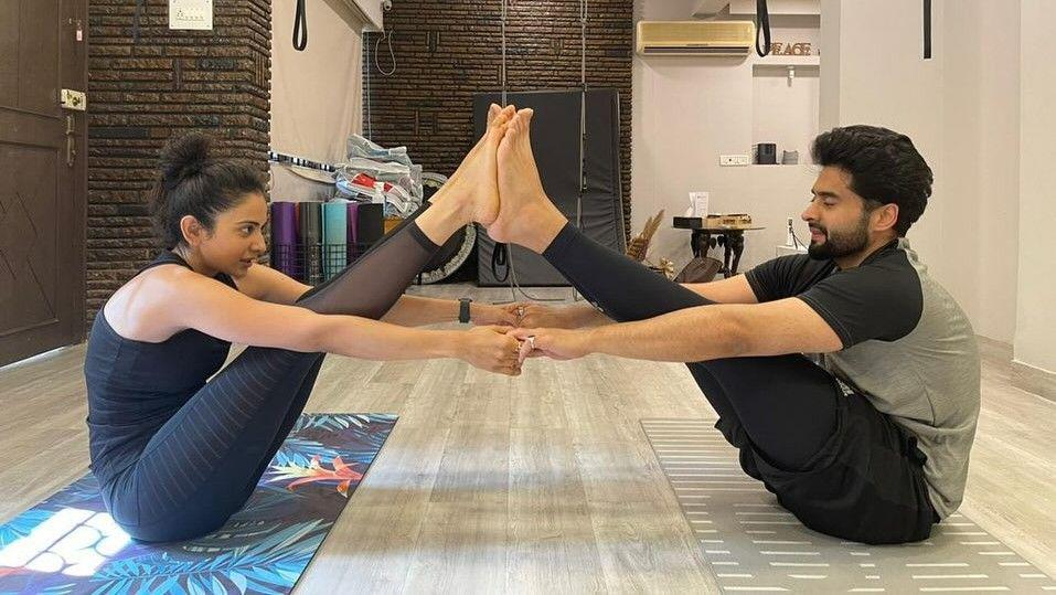 8 Artis India Peringati Hari Yoga Internasional 2024, Positive Vibes!