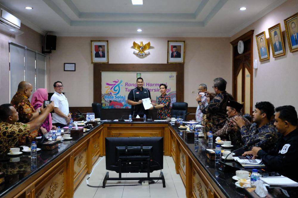 Rapat koordinasi persiapan Peparnas 2024 di Balaikota Solo. (Dok/Humas Pemkot Solo)