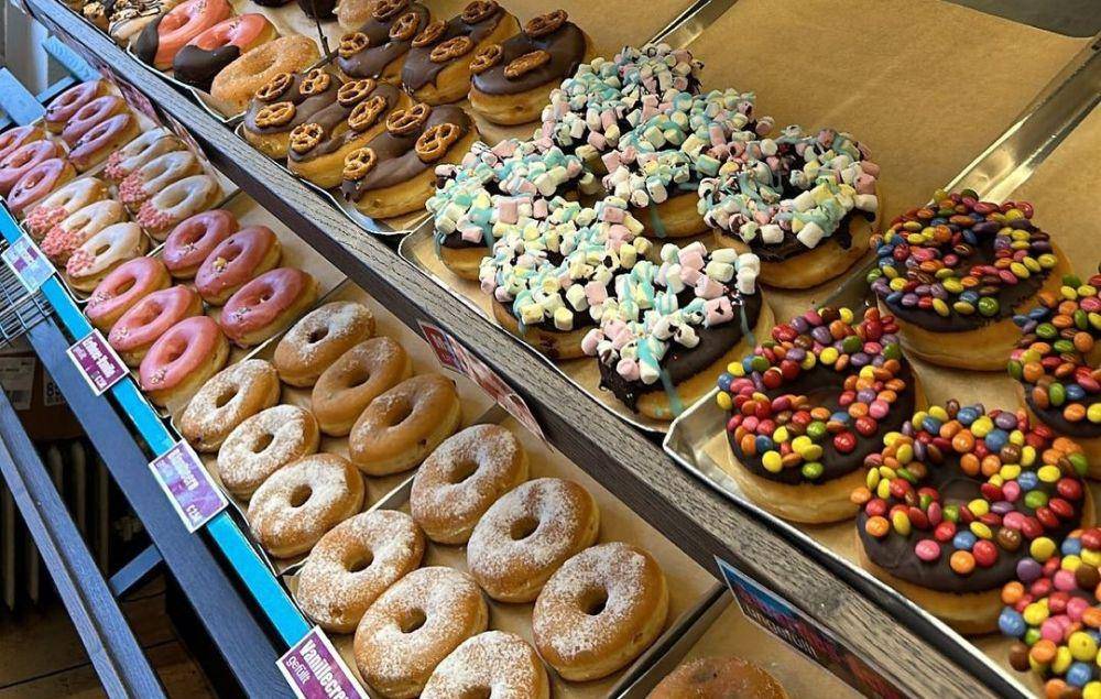 Donuts & Candies (instagram.com/donutsandcandies)
