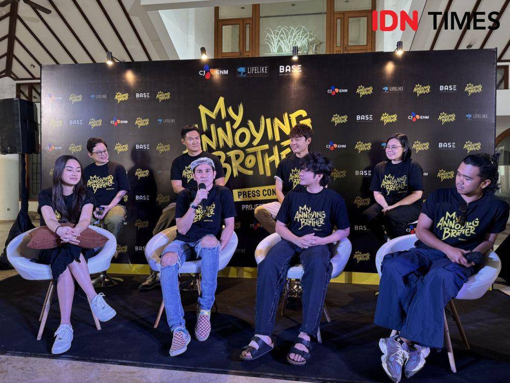cast dan tim produksi film remake My Annoying Brother pada Jumat (21/6/2024) (IDN Times/Elizabeth Chiquita)