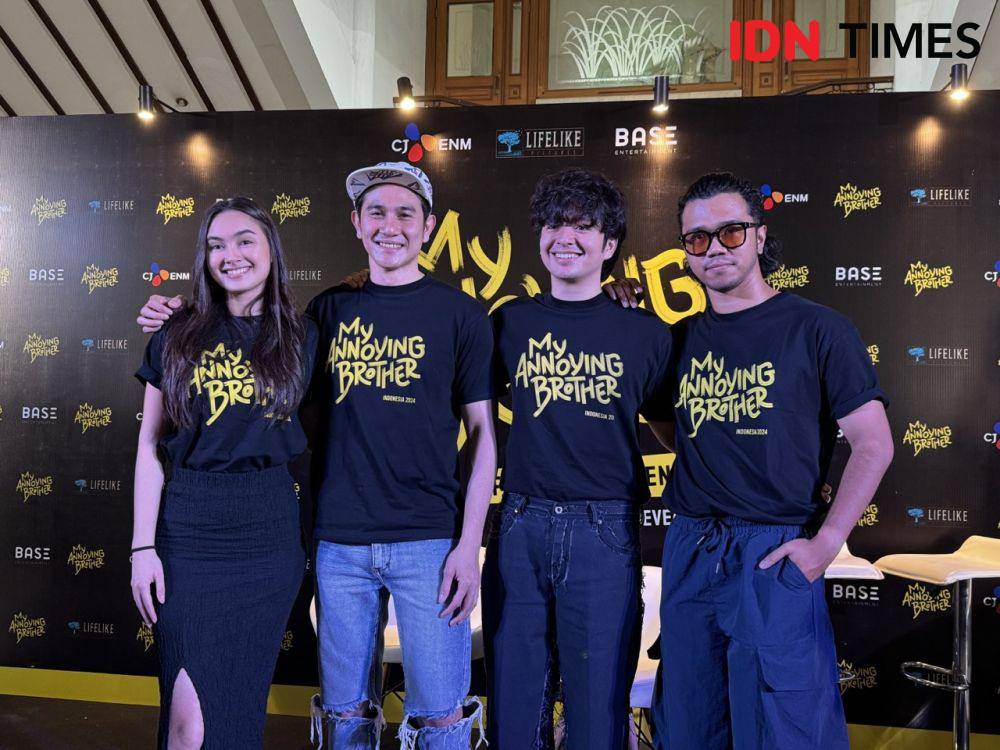cast dan tim produksi film remake My Annoying Brother pada Jumat (21/6/2024) (IDN Times/Elizabeth Chiquita)