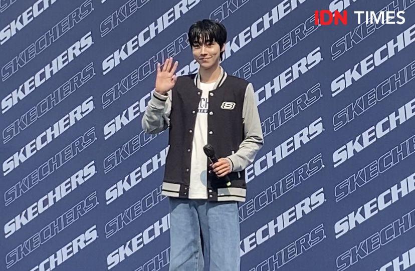 Happy di Indonesia, Hwang In Yeop Pamer Renang di Hotel di Jakarta