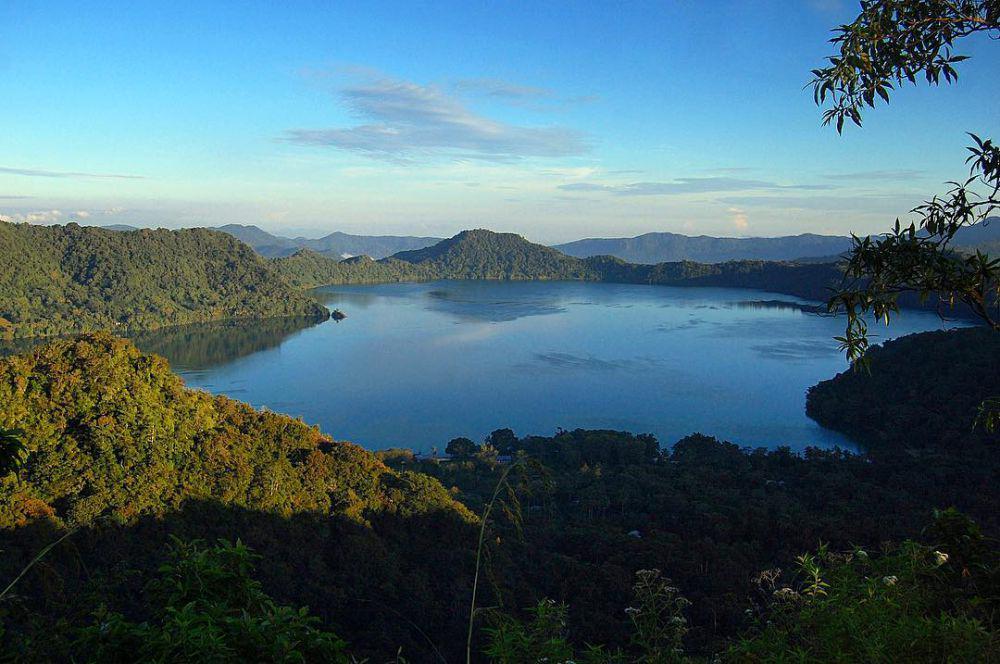 7 Fakta Sano Nggoang, Danau Kawah Terdalam di Dunia
