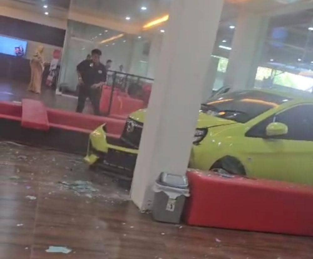 Kecelakaan dalam showroom di Palembang (Dok: istimewa)