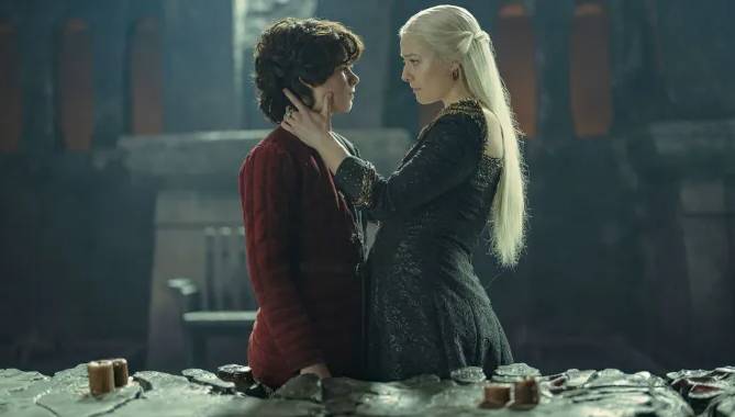Rhaenyra dan anaknya, Lucerys Velaryon (dok. HBO/House of the Dragon)
