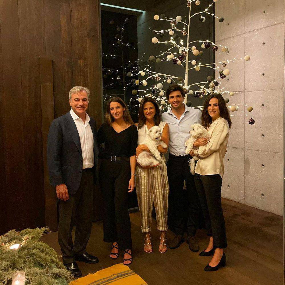 Ibu Carlos Sainz Jr, Reyes Vázquez de Castro (tengah) (instagram.com/carlossainz55)