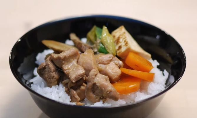 Resep Chicken Sukiyaki Bowl, Nasi Jepang dengan Irisan Ayam Tipis