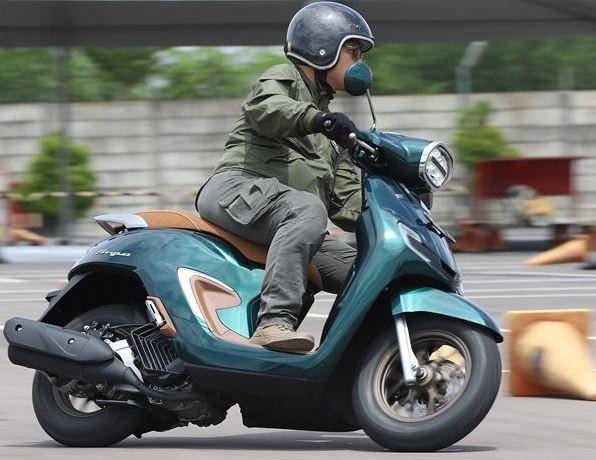 ilustrasi berbelok saat berkendara motor (Dok. IDN Times)