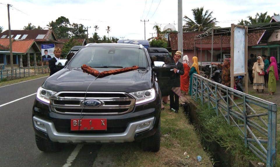 Pemkab Pesibar Izinkan Warga Sulap Randis Bupati jadi Mobil Pengantin