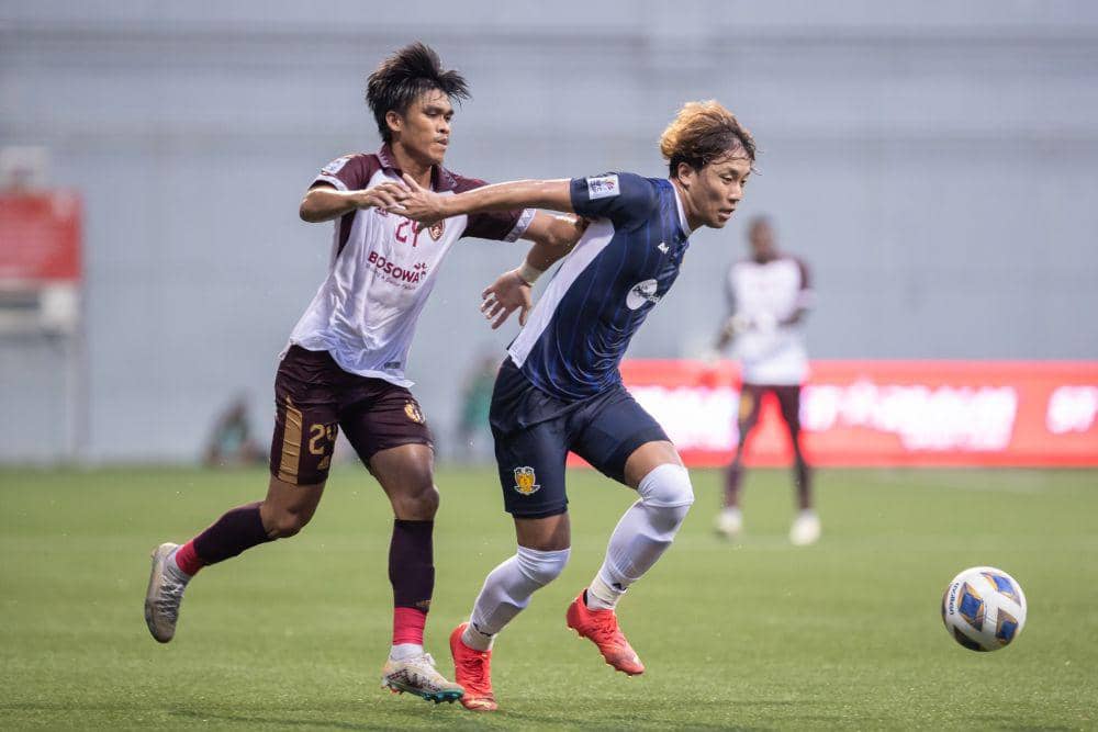 Aksi pemain PSM Makassar, Rizky Eka Pratama, dalam laga matchday keempat Grup H AFC Cup 2023/24 kontra Hougang United di Jalan Besar Stadium Singapura, 9 November 2023. (Dok. Asian Football Confederation (AFC)/Jaron Lee)
