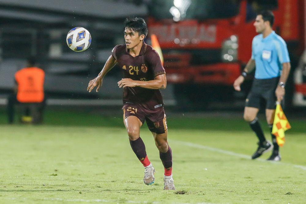 Aksi pemain PSM Makassar, Rizky Eka Pratama, dalam laga matchday kelima Grup H AFC Cup 2023/24 kontra Hai Phong di Stadion Kapten I Wayan Dipta Gianyar, 30 November 2023. (Dok. Asian Football Confederation (AFC)/Johannes P. Christo)