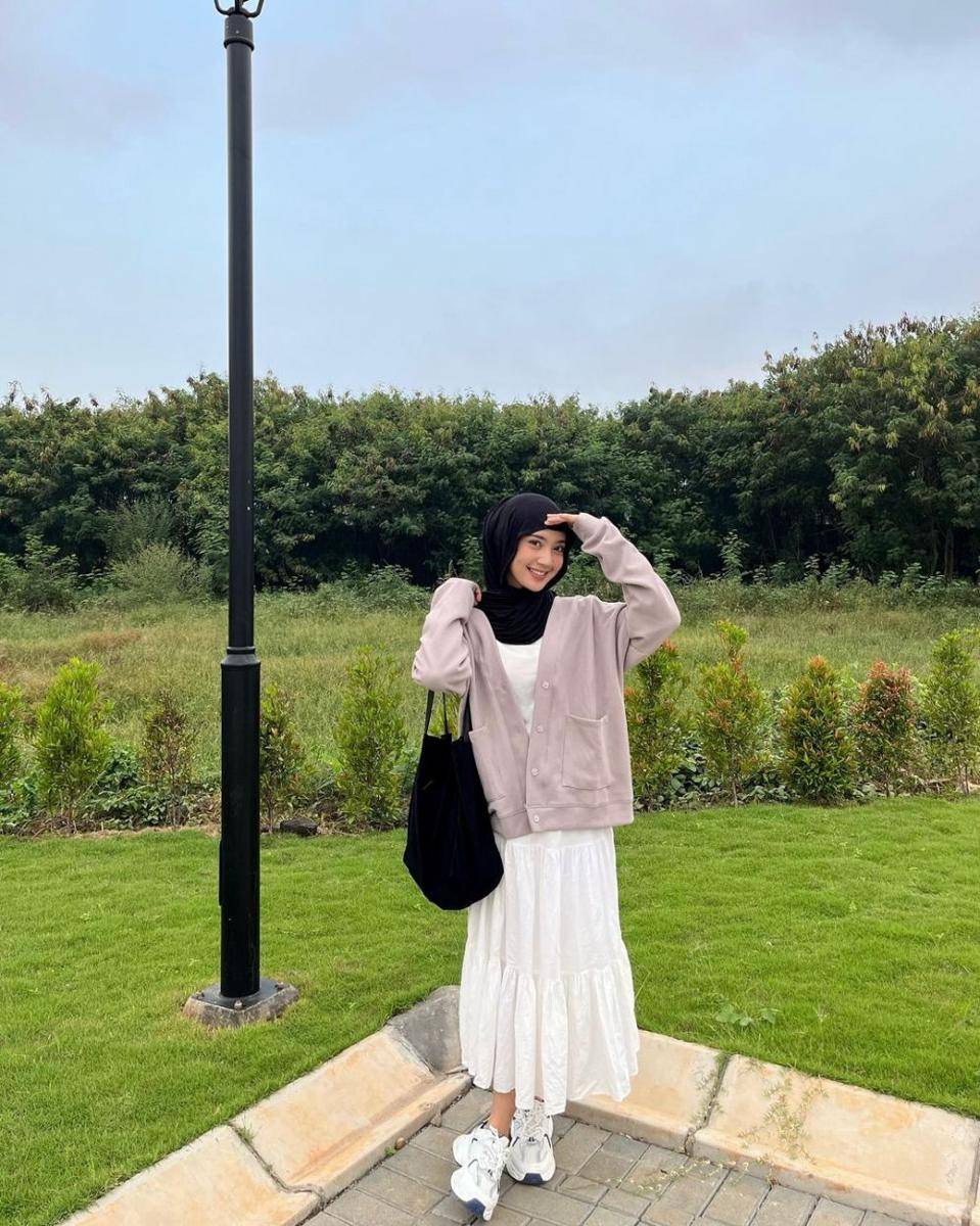 inspirasi outfit ala Faradithya Putri (instagram.com/faraadthya)