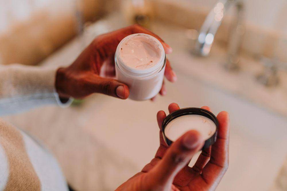 ilustrasi moisturizer dengan kandungan ceramide (pexels.com/RDNE Stock project)