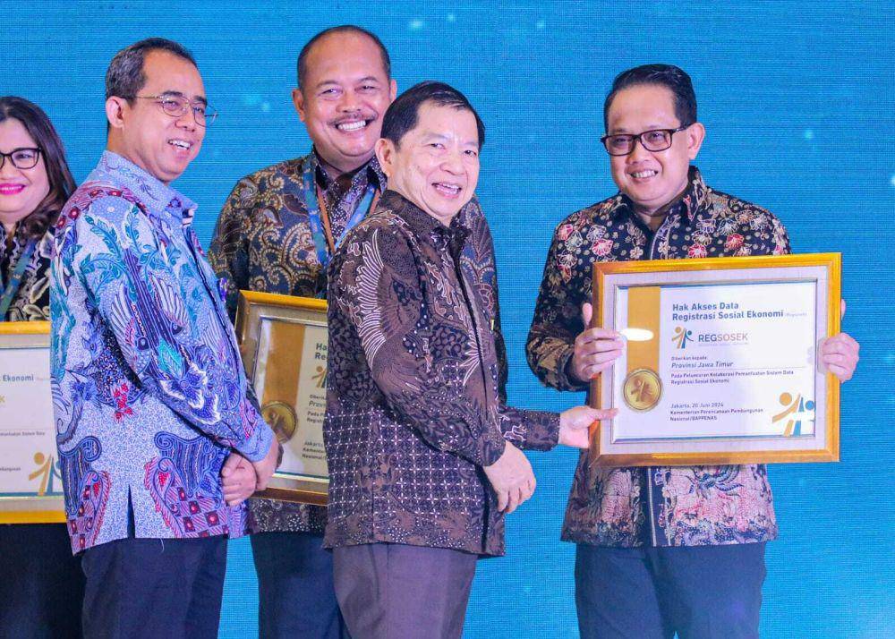 Penjabat (Pj) Gubernur Jawa Timur Adhy Karyono menghadiri acara Peluncuran Sistem Data Registrasi Sosial Ekonomi (Regsosek) yang diselenggarakan Badan Perencanaan Pembangunan Nasional (Bappenas) di Gedung Dhanapala Kementerian Keuangan, Jakarta Pusat, Kamis (20/6). (dok. Pemprov Jatim)