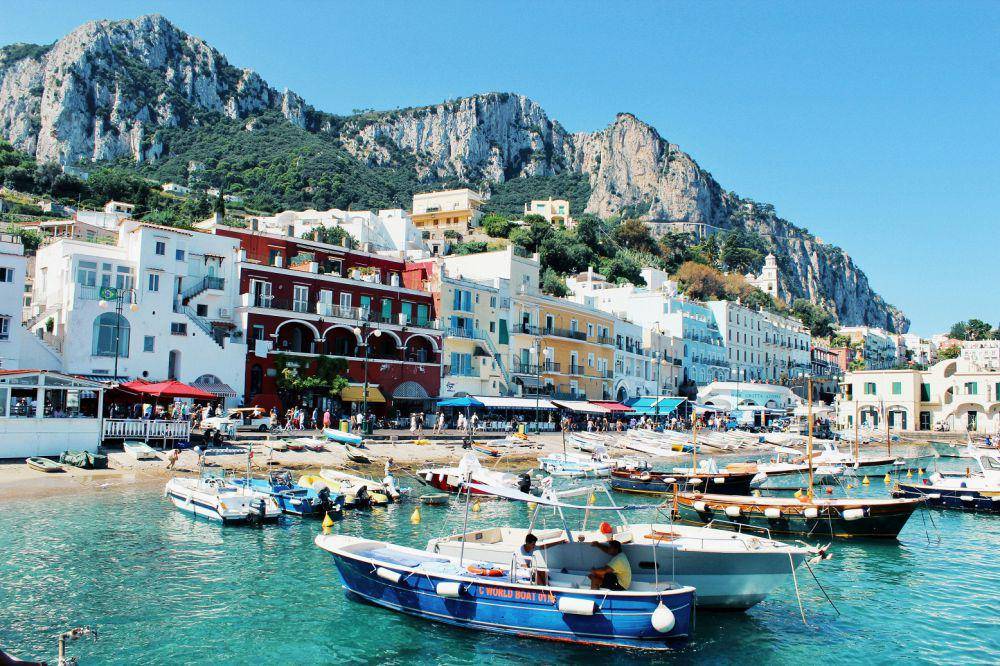 Potret Pulau Capri di Italia. (unsplash.com/Ellena McGuinness)