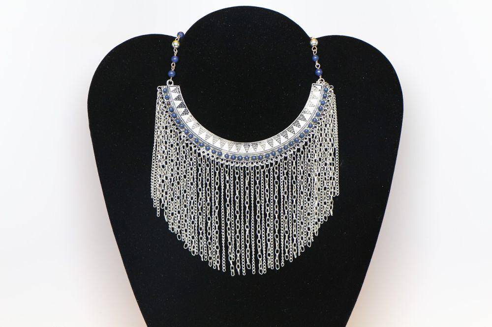 ilustrasi bib necklace (pixabay.com/arnima)