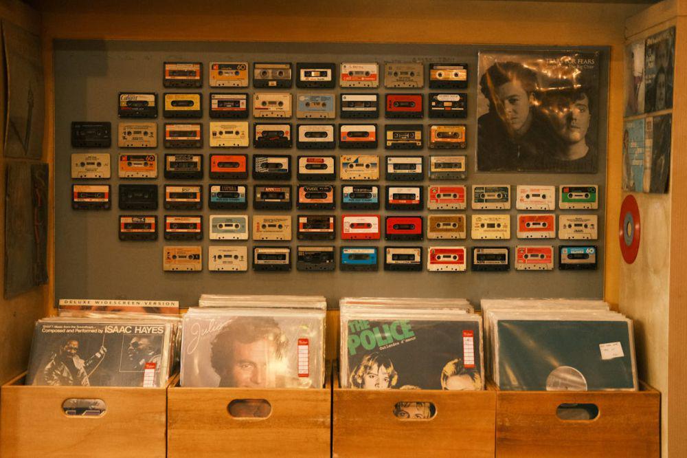 5 Record Store Terlengkap di Singapura, Surganya Pecinta Musik!