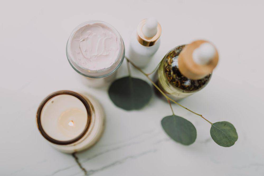 ilustrasi skincare dengan kandungan Centella Asiatica (pexels.com/RDNE Stock project)