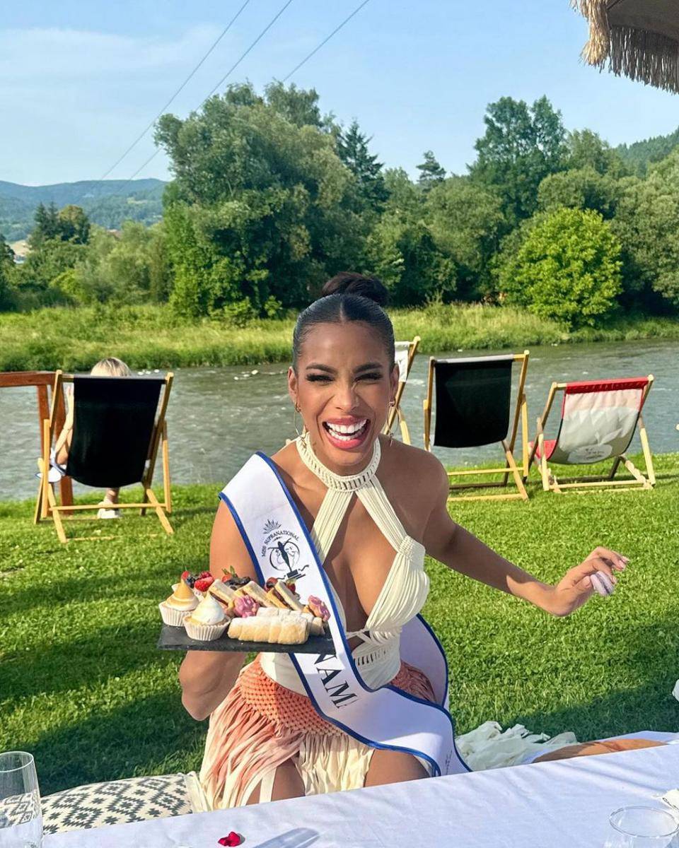 Potret Finalis Miss Supranational 2024 di Summer Solstice Party (Instagram.com/samanthajones.16)
