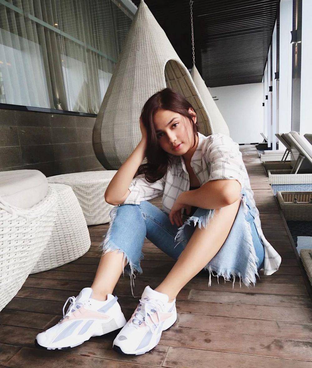 Inspirasi outfit casual ala Syifa Hadju (Instagram.com/syifahadju)