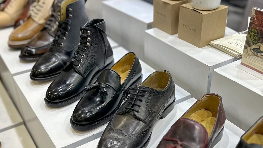 Padukan Tradisional dan Modern Sepatu Lokal Bersaing di Pasar Global