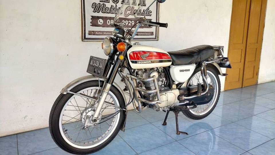 Honda CB 100 (instagram.com/achir_motorclassic)