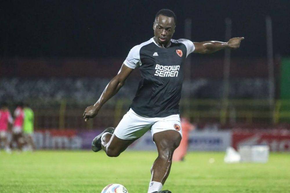 Donald Bissa dalam sesi official training PSM Makassar di Stadion Gelora B.J. Habibie Parepare pada 28 Agustus 2023. (Instagram.com/psm_makassar)
