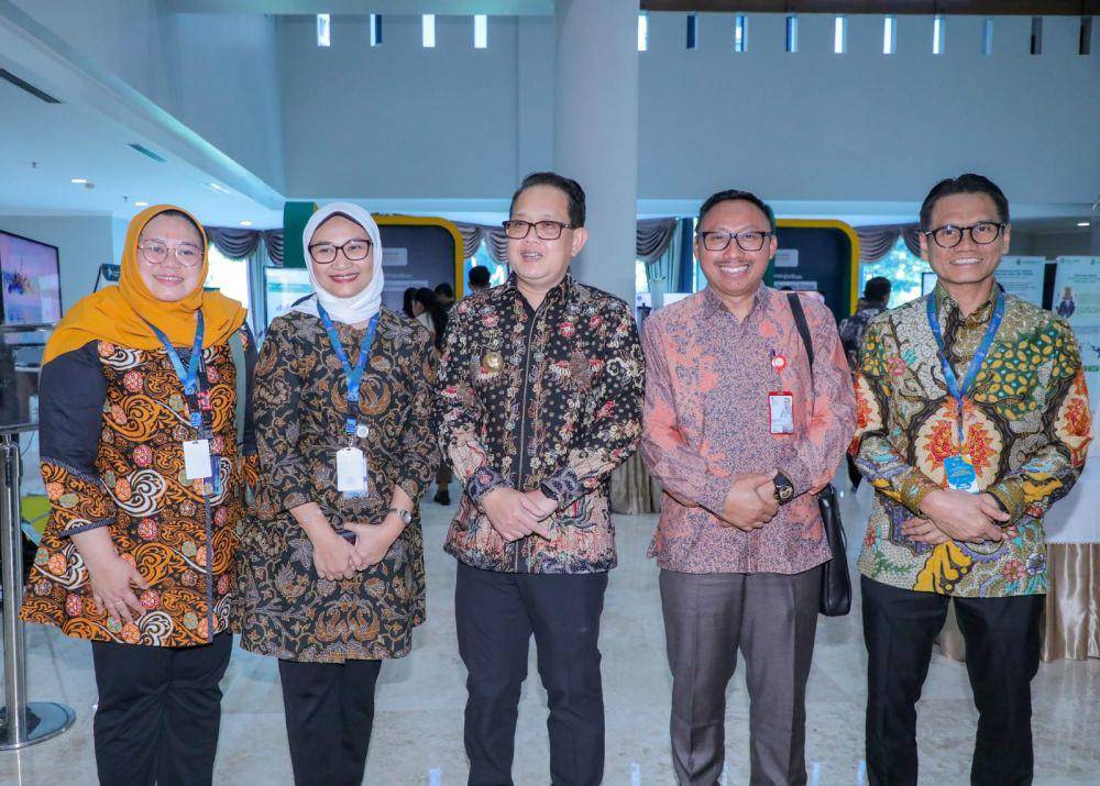 Penjabat (Pj) Gubernur Jawa Timur Adhy Karyono menghadiri acara Peluncuran Sistem Data Registrasi Sosial Ekonomi (Regsosek) yang diselenggarakan Badan Perencanaan Pembangunan Nasional (Bappenas) di Gedung Dhanapala Kementerian Keuangan, Jakarta Pusat, Kamis (20/6). (dok. Pemprov Jatim)