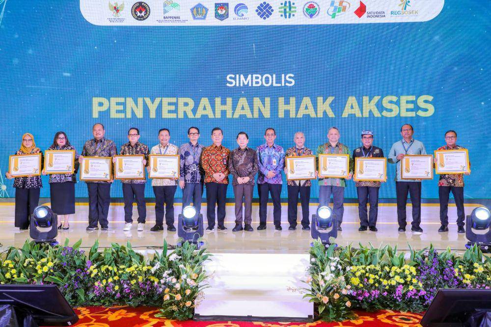 Penjabat (Pj) Gubernur Jawa Timur Adhy Karyono menghadiri acara Peluncuran Sistem Data Registrasi Sosial Ekonomi (Regsosek) yang diselenggarakan Badan Perencanaan Pembangunan Nasional (Bappenas) di Gedung Dhanapala Kementerian Keuangan, Jakarta Pusat, Kamis (20/6). (dok. Pemprov Jatim)
