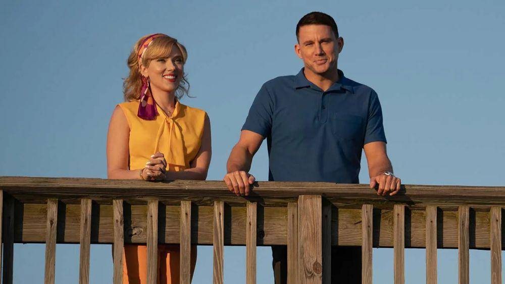Scarlett Johansson dan Channing Tatum dalam film Fly Me to the Moon. (dok. Sony Pictures/Fly Me to the Moon)