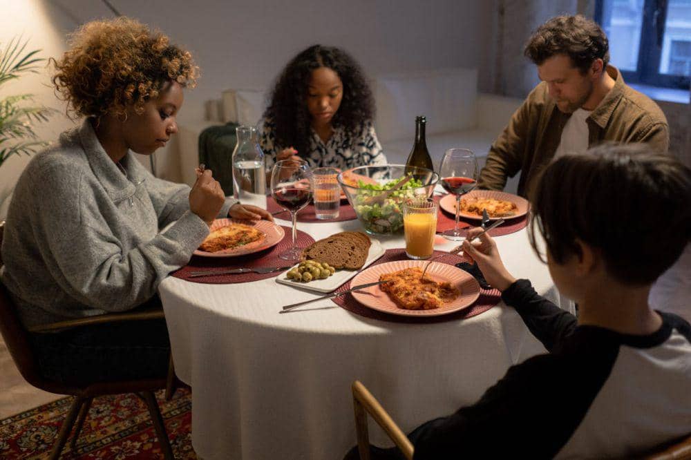 ilustrasi makanan pedas (pexels.com/Cottonbro studio)