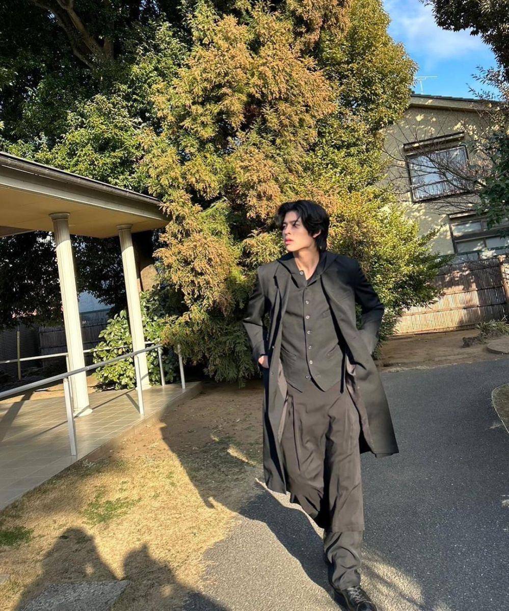 layering outer ala Pond Naravit (instagram.com/ppnaravit)