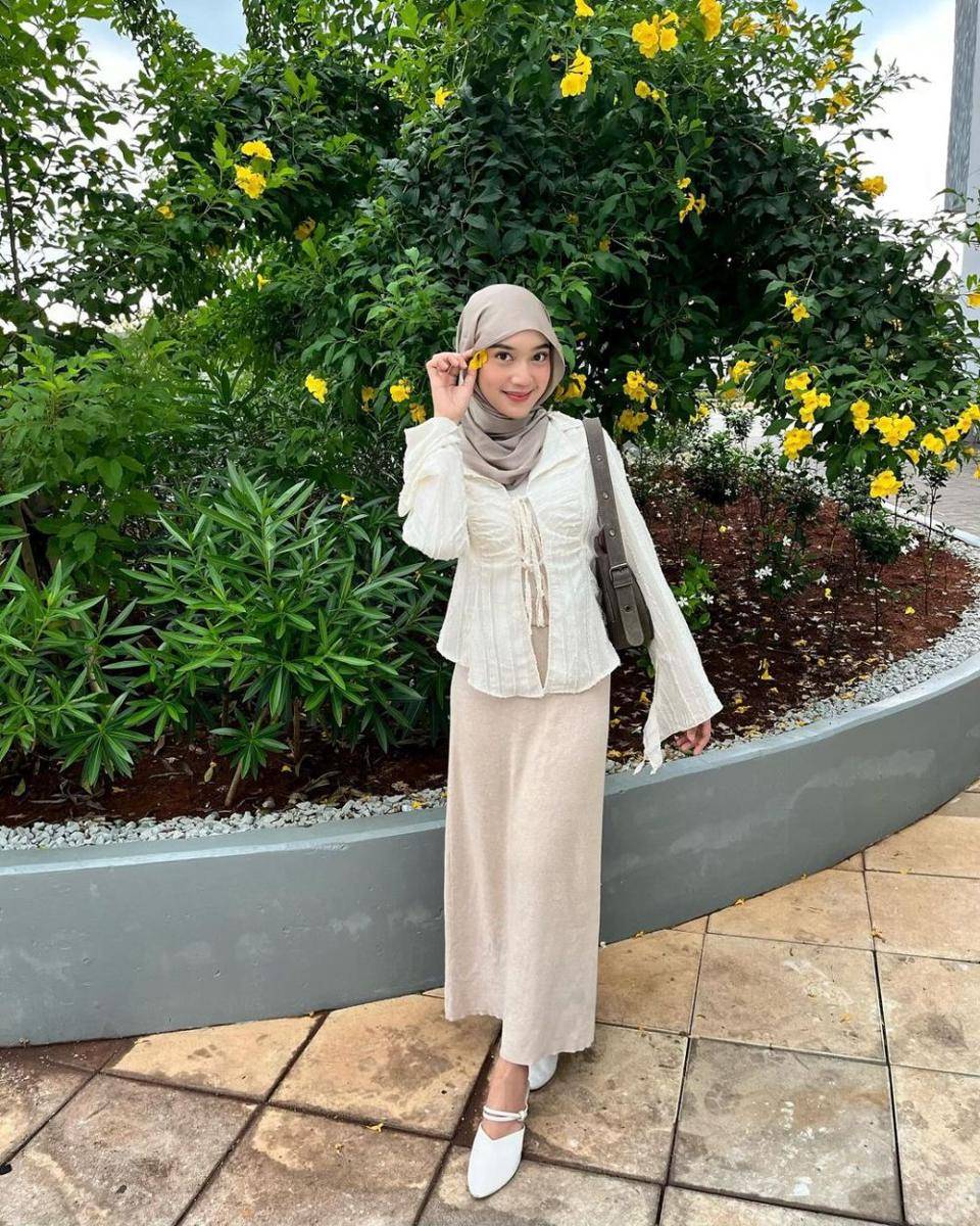 inspirasi outfit ala Faradithya Putri (instagram.com/faraadthya)