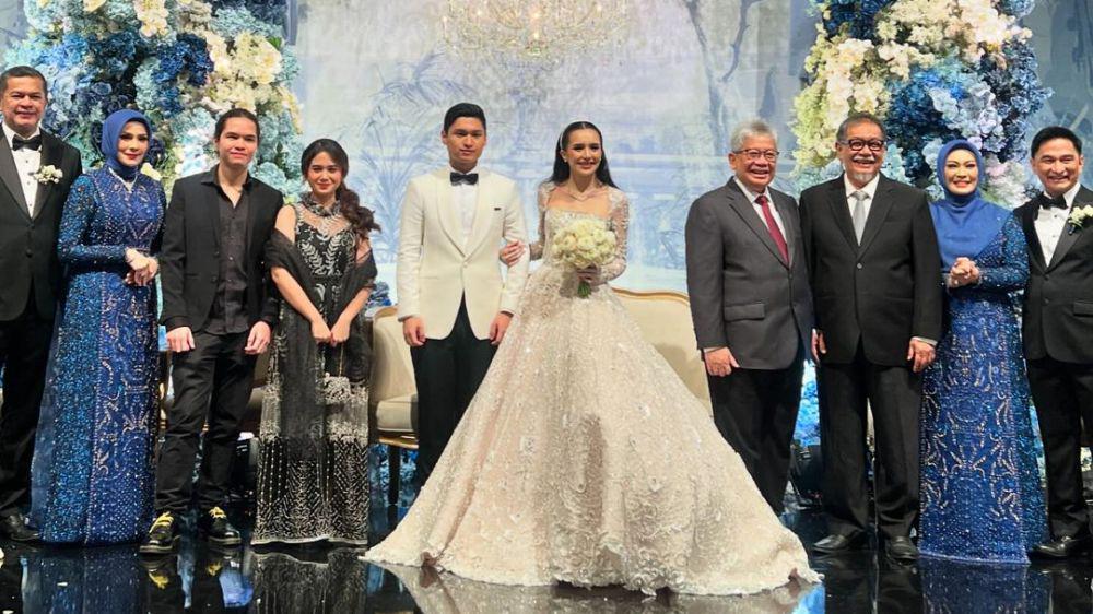 7 Potret Tissa Biani di Resepsi Rizki–Beby, Serasi Bareng Dul