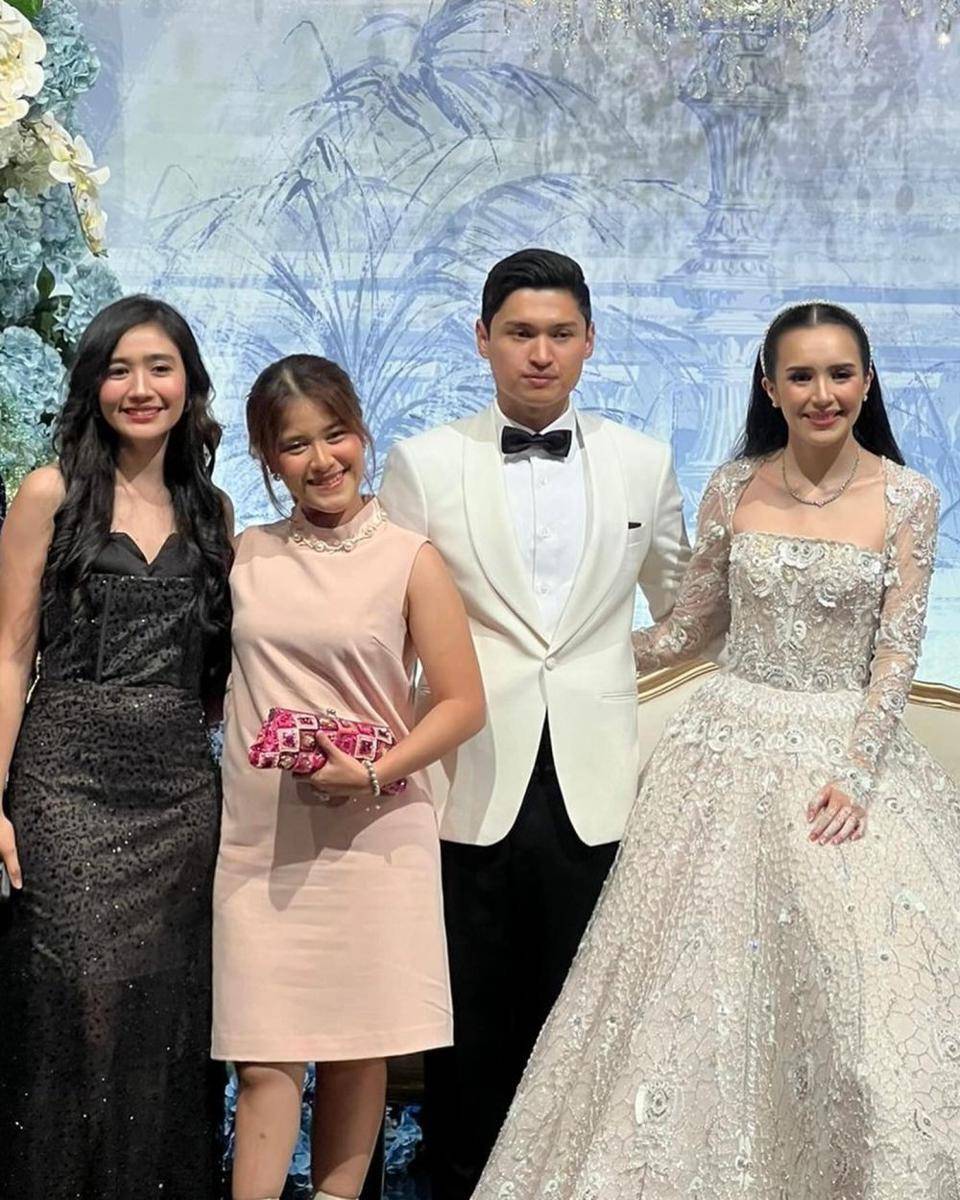 gaya resepsi nikah Beby Tsabina (instagram.com/ashirazamita)
