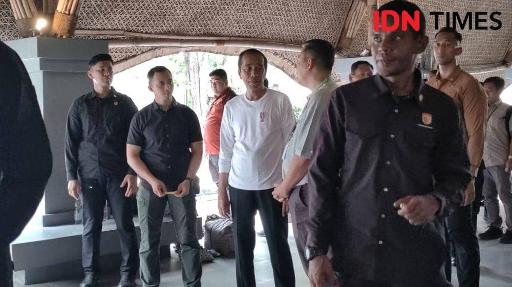 Presiden Jokowi bersama cucu mengunjungi Solo Safari. (IDN Times/Larasati Rey)
