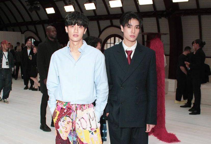 potret Tay Tawan dan Phuwin Tangsakyuen di Paris Fashion Week (instagram.com/gmmtv)