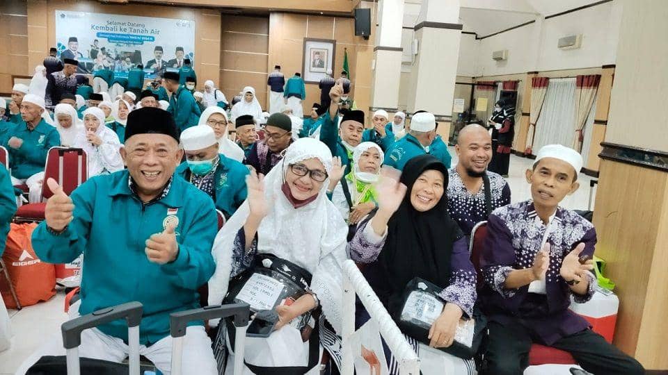 Satu Dirawat, 359 Haji Kloter 1 Debarkasi Solo Tiba di Tanah Air