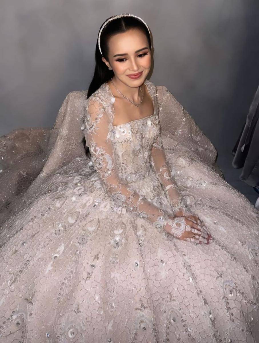 gaya resepsi nikah Beby Tsabina (instagram.com/syifahadju)