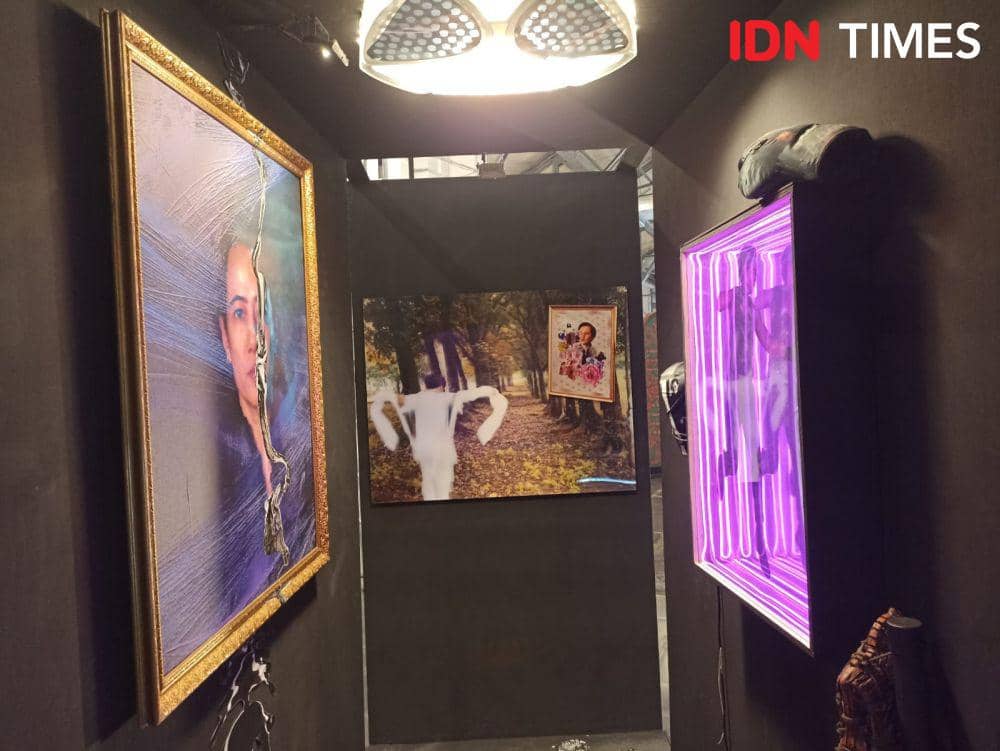 Pameran Jakarta Provoke hasil kolaborasi dengan in-Lite di Pos Bloc. 22 Juni 2024. (IDN Times/M. Tarmizi Murdianto)