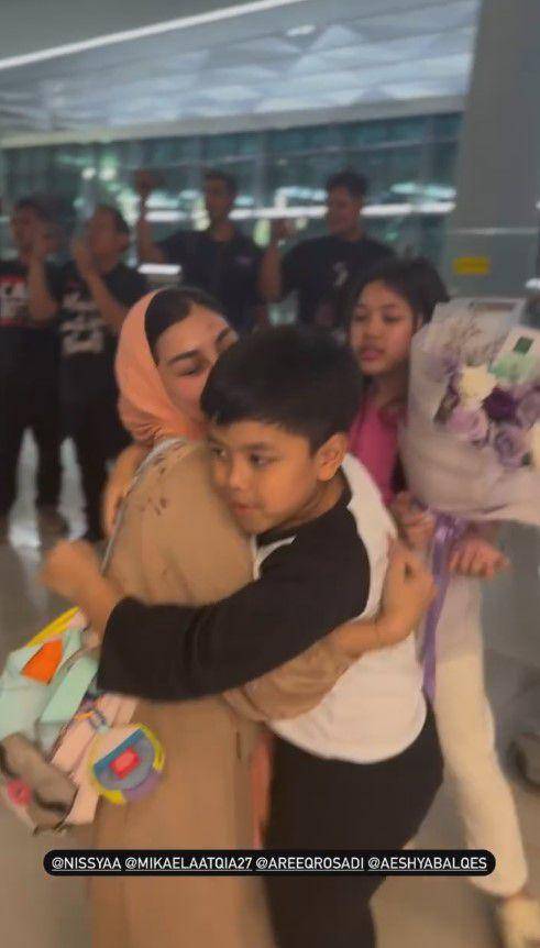 Nisya, Syahnaz dan Caca Tengker pulang haji (Instagram.com/syahnazs)